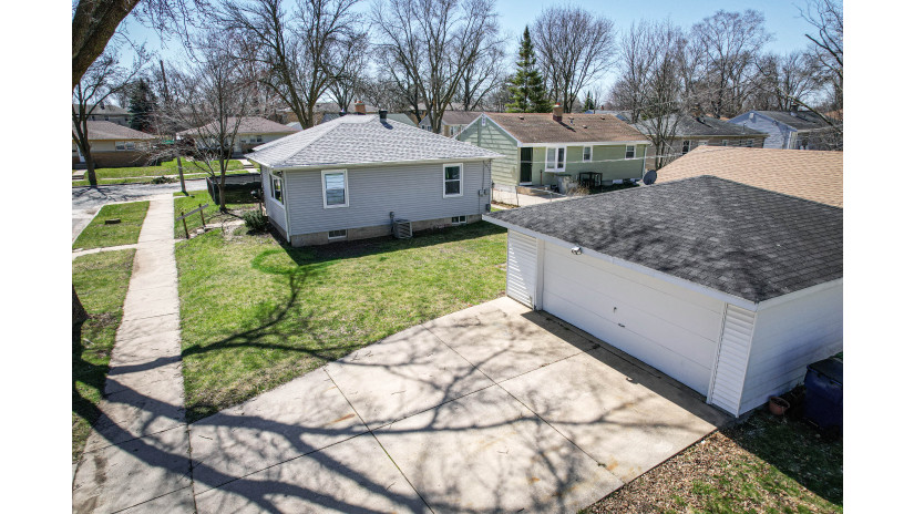 5243 N 82nd Ct Milwaukee, WI 53218 by Shorewest Realtors $180,000