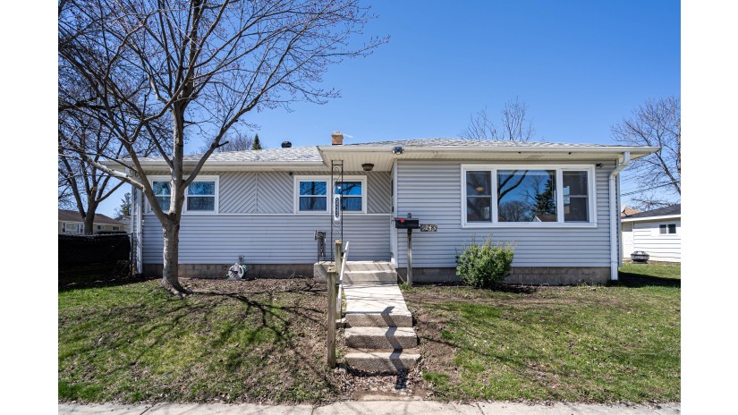 5243 N 82nd Ct Milwaukee, WI 53218 by Shorewest Realtors $180,000