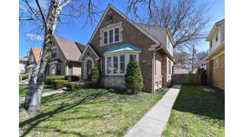 2640 N 68th St Wauwatosa, WI 53213 by Shorewest Realtors $349,900