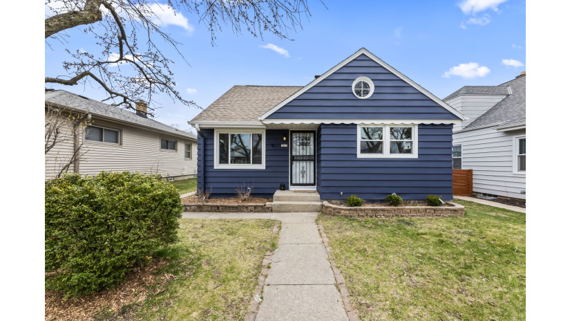 3809 N 81st St Milwaukee, WI 53222 by Shorewest Realtors $275,000