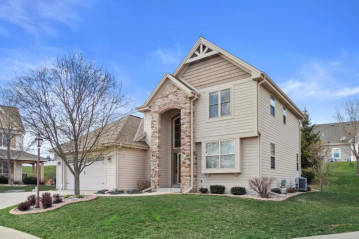 1691 Deer Trl, Waukesha, WI 53189-8257