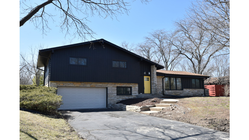 9031 N Santa Monica Blvd Bayside, WI 53217 by Shorewest Realtors $539,900