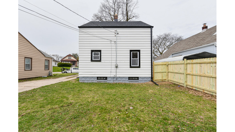 4440 N Hopkins St Milwaukee, WI 53209 by Shorewest Realtors $159,900