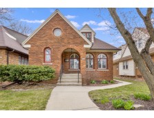 2472 N 64th St, Wauwatosa, WI 53213-1404