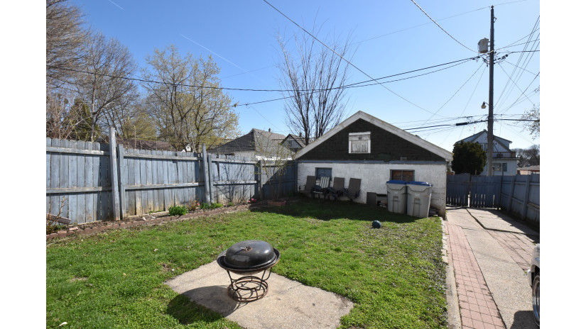 2474 S 12th St Milwaukee, WI 53215 by Shorewest Realtors $168,000