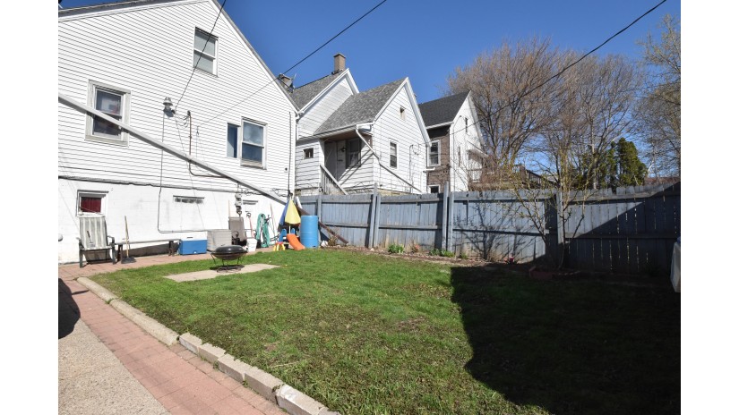 2474 S 12th St Milwaukee, WI 53215 by Shorewest Realtors $168,000