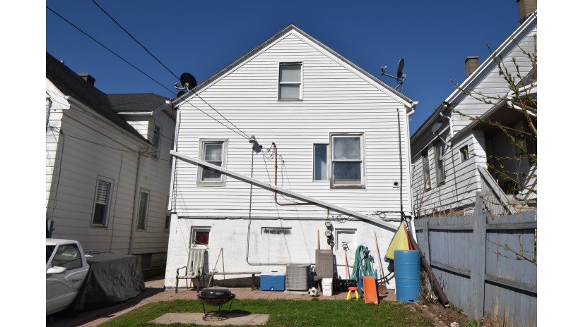 2474 S 12th St Milwaukee, WI 53215 by Shorewest Realtors $168,000