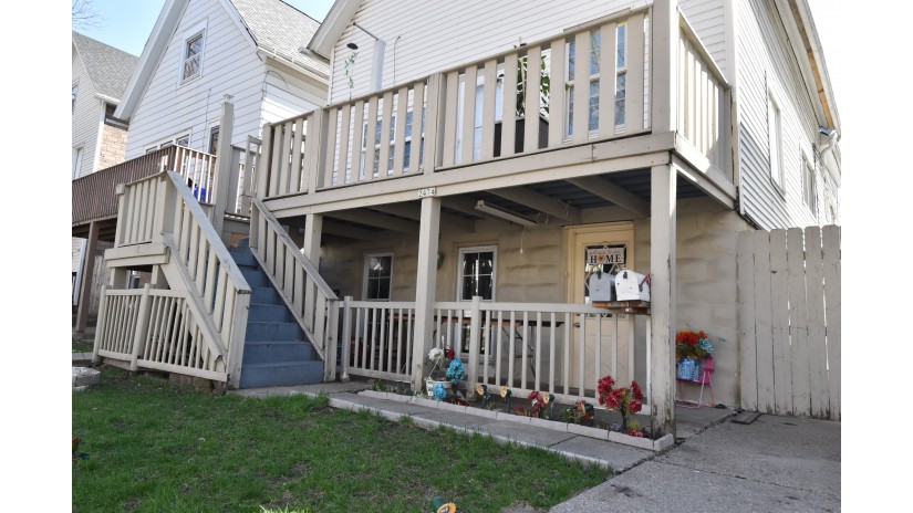 2474 S 12th St Milwaukee, WI 53215 by Shorewest Realtors $168,000