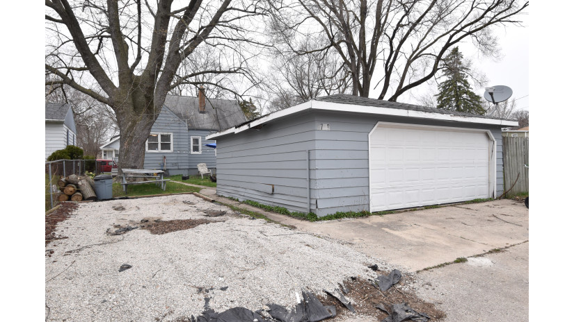 5708 N 37th St Milwaukee, WI 53209 by Shorewest Realtors $149,900