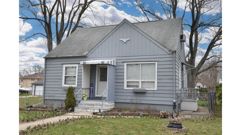 5708 N 37th St Milwaukee, WI 53209 by Shorewest Realtors $149,900