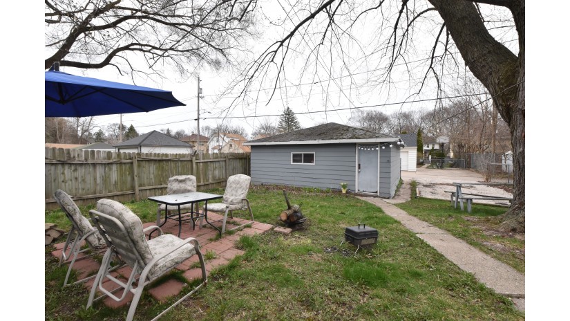 5708 N 37th St Milwaukee, WI 53209 by Shorewest Realtors $149,900