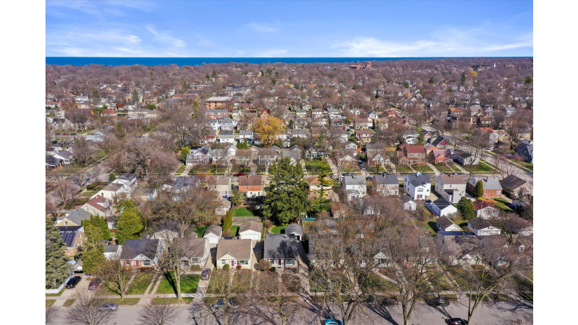 5138 N Bay Ridge Ave Whitefish Bay, WI 53217 by Shorewest Realtors $434,900