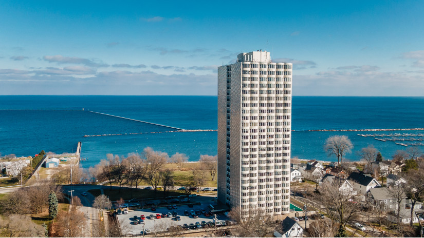 2525 S Shore Dr 23A Milwaukee, WI 53207 by Shorewest Realtors $344,900