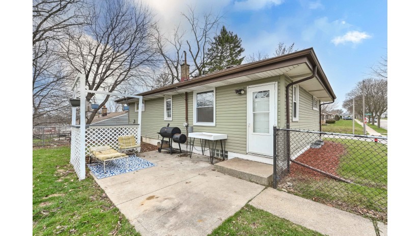 7130 W Carmen Ave Milwaukee, WI 53218 by Shorewest Realtors $175,000