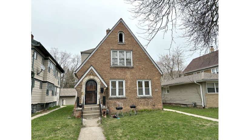 3624 N 39th St Milwaukee, WI 53216 by Shorewest Realtors $174,900