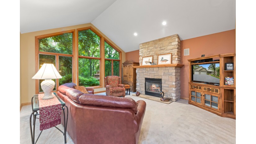 107 Ferris Dr North Prairie, WI 53153 by Shorewest Realtors $699,900