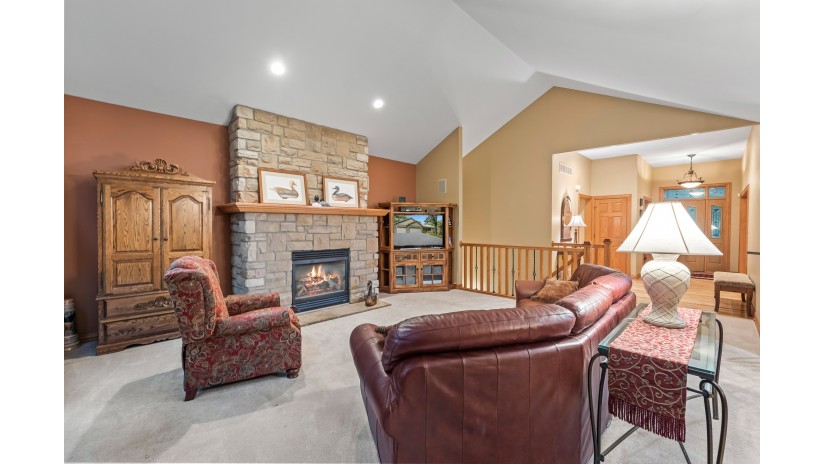 107 Ferris Dr North Prairie, WI 53153 by Shorewest Realtors $699,900