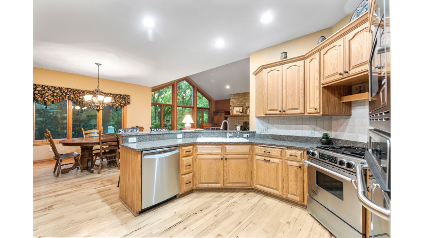 107 Ferris Dr North Prairie, WI 53153 by Shorewest Realtors $699,900