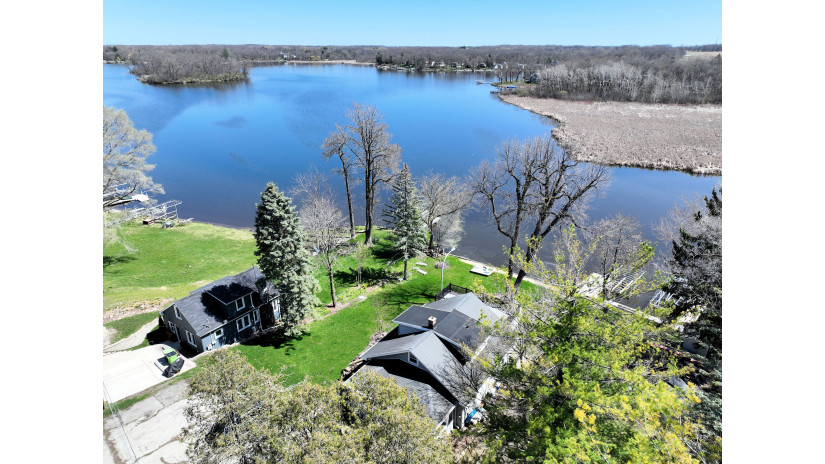 5725 E Peninsula Dr Waterford, WI 53185 by Shorewest Realtors $875,000