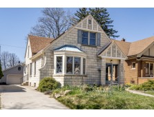 2453 N 66th St, Wauwatosa, WI 53213-1432