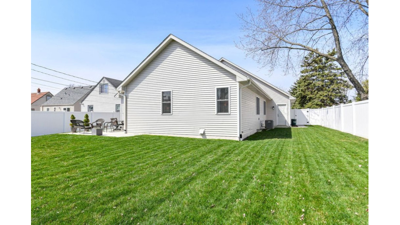 4348 S 46th St Greenfield, WI 53220 by Shorewest Realtors $425,000