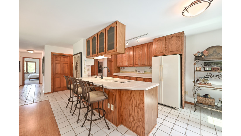 7523 W Mequon Square Dr Mequon, WI 53092 by Shorewest Realtors $359,000