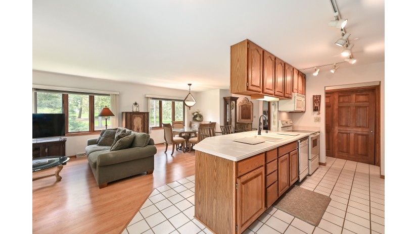 7523 W Mequon Square Dr Mequon, WI 53092 by Shorewest Realtors $359,000