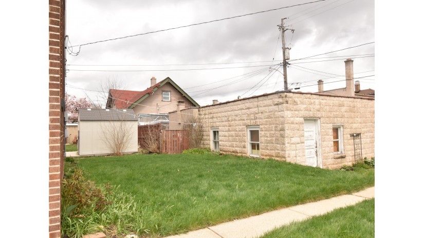 2242 N 53rd St Milwaukee, WI 53208 by Shorewest Realtors $175,000