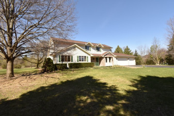 35490 Opengate Ct, Summit, WI 53066-8769