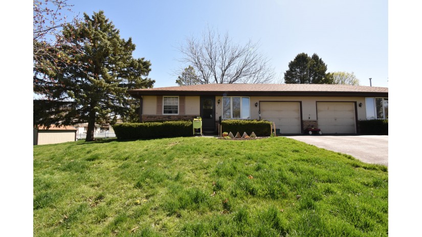 637 S Sixth St 639 Delavan, WI 53115 by Shorewest Realtors $299,000