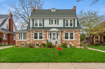 1925 Forest St, Wauwatosa, WI 53213-2152