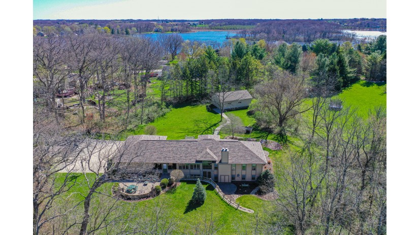30823 Lawn Dr Waterford, WI 53185 by Shorewest Realtors $629,000