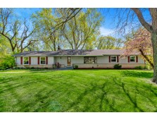 8725 W Poplar Dr, Mequon, WI 53097-3149