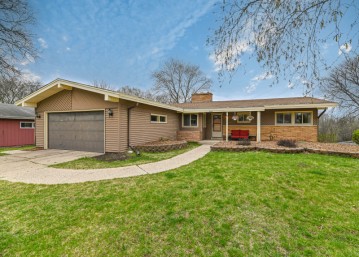 4465 Glenway St, Wauwatosa, WI 53225-4448