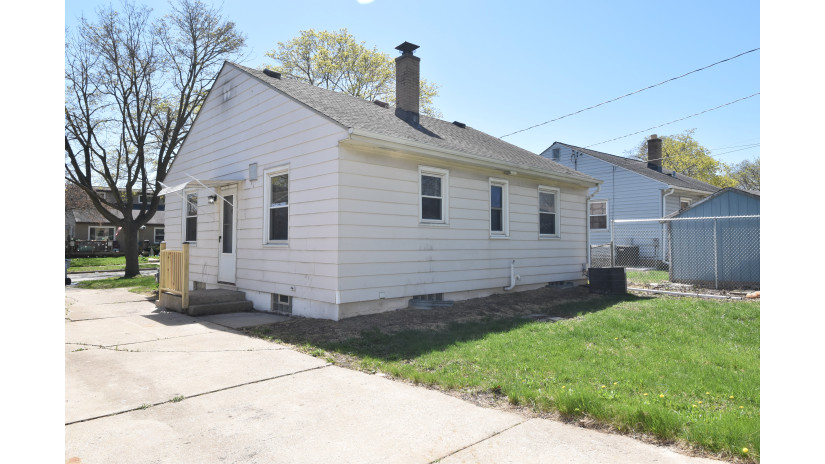 8150 W Herbert Ave Milwaukee, WI 53218 by Shorewest Realtors $139,900