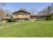 18240 Chevy Chase St, Brookfield, WI 53045-4904