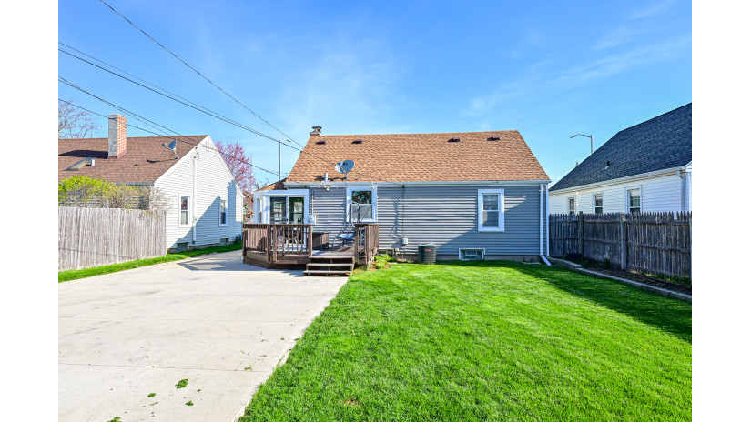 3207 75th St Kenosha, WI 53142 by Shorewest Realtors $279,900