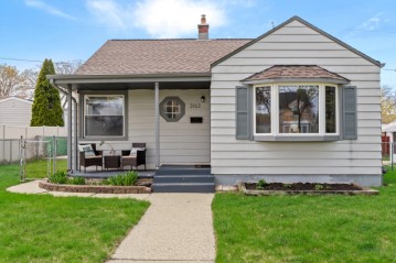 3163 S 22nd St, Milwaukee, WI 53215-4404