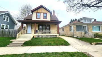 823 Hayes Ave, Racine, WI 53405-2547