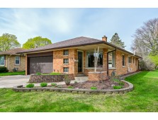 2941 S 80th St, West Allis, WI 53219-2704