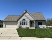 100 Woodlark Ct, Waukesha, WI 53186-1257