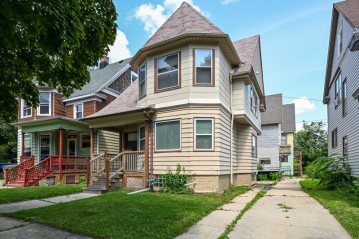 3726 W Park Hill Ave, Milwaukee, WI 53208-3724