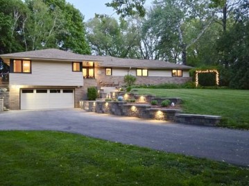 11702 N Silver Ave, Mequon, WI 53097-3025