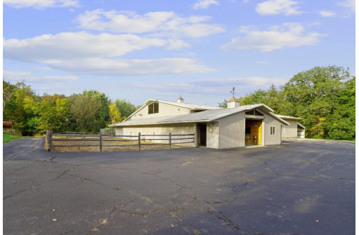 E6918 Ski Hill Road, Reedsburg, WI 53959