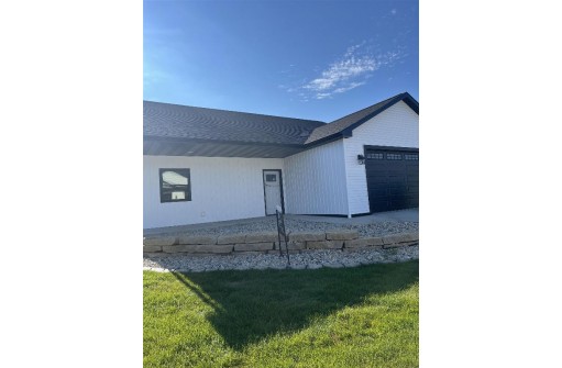 203 Bonnie Lane, Belleville, WI 53508