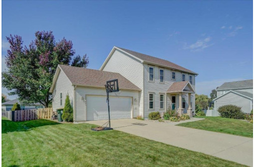 680 Willow Brook Tr, Sun Prairie, WI 53590