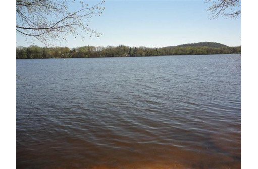 E12603 Kilpatrick Point Dr, Merrimac, WI 53561