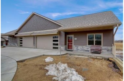 35 Sienna Hills Circle, Mount Horeb, WI 53572