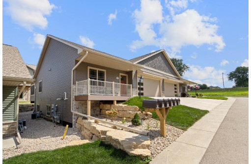 35 Sienna Hills Circle, Mount Horeb, WI 53572