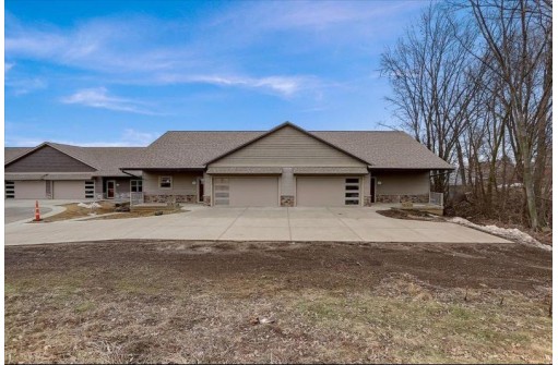 35 Sienna Hills Circle, Mount Horeb, WI 53572